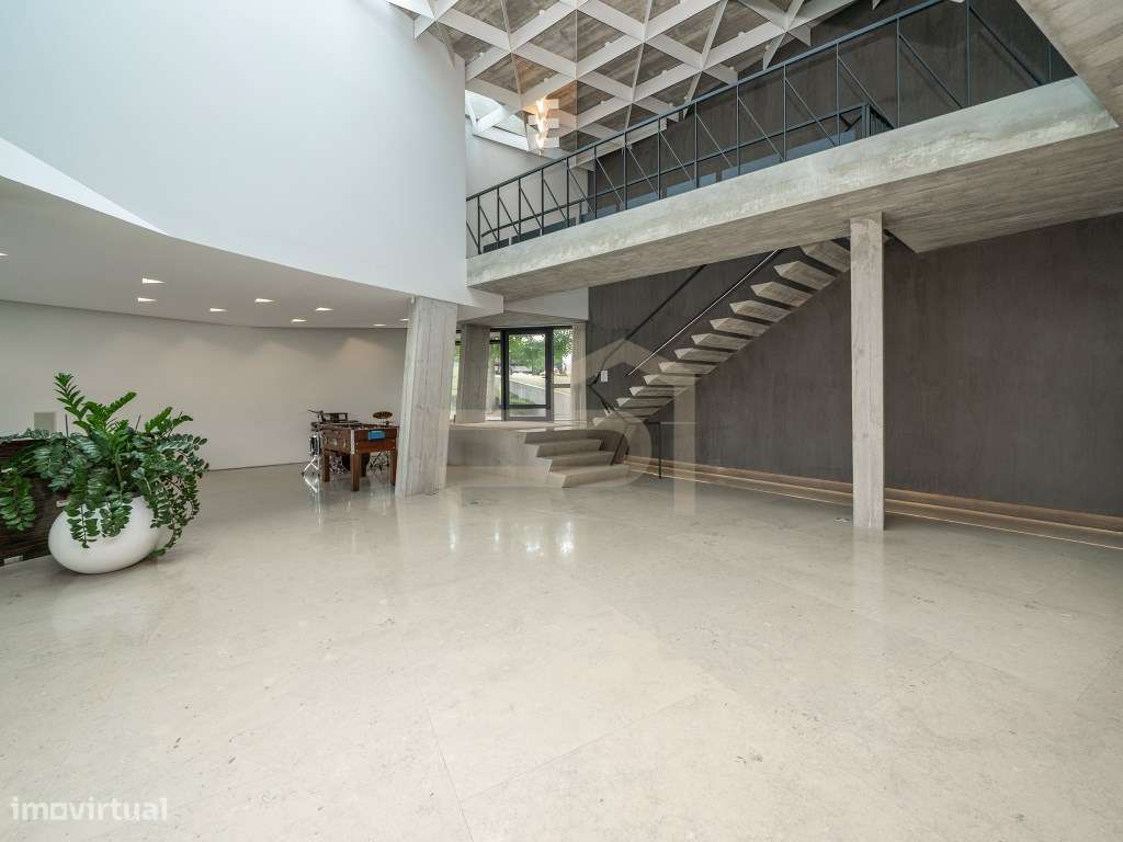 Exclusiva Moradia de Luxo com Design Contemporâneo-9