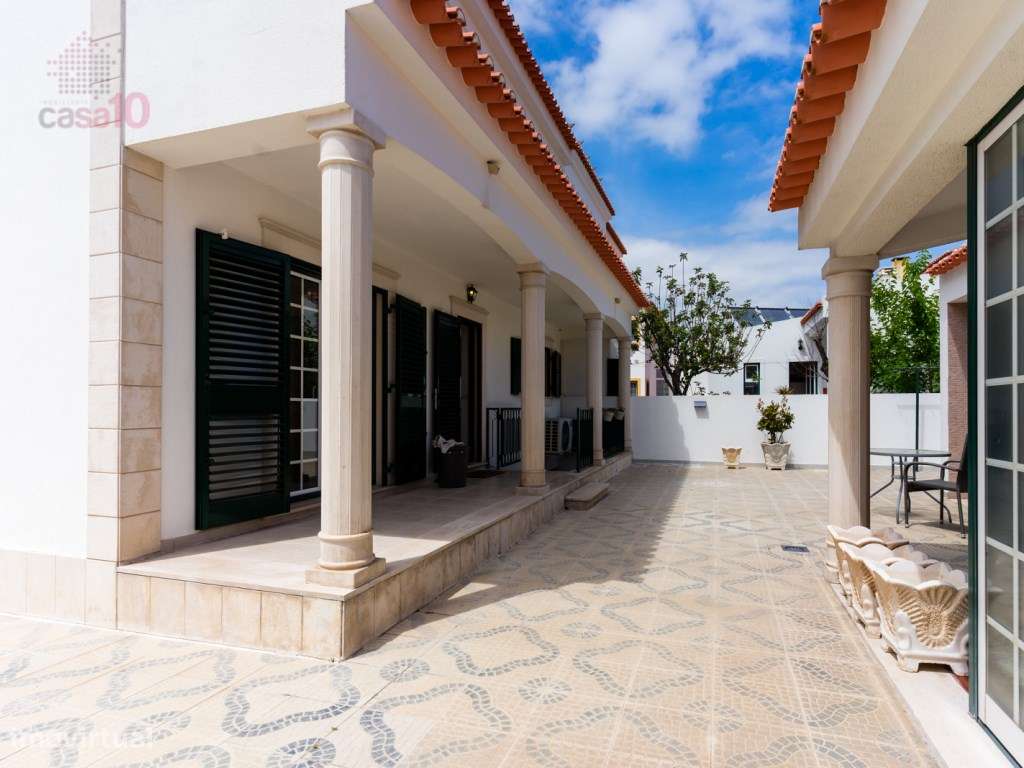 Moradia V5+1 renovada em zona de excelência em Alcochete-14