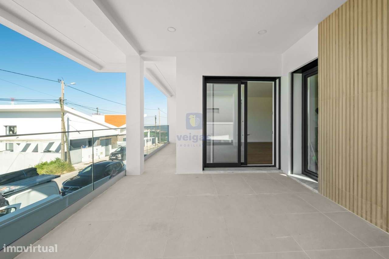 Moradia T5 Contemporânea com Piscina Aquecida – Santa Iria da Azóia-26