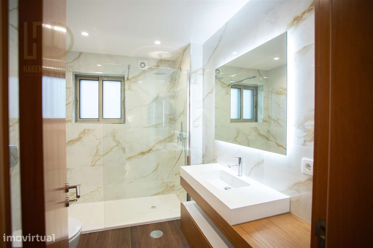 Moradia T3+1 de Luxo com 405m2 , renovada e Independente a 200 Metros-26