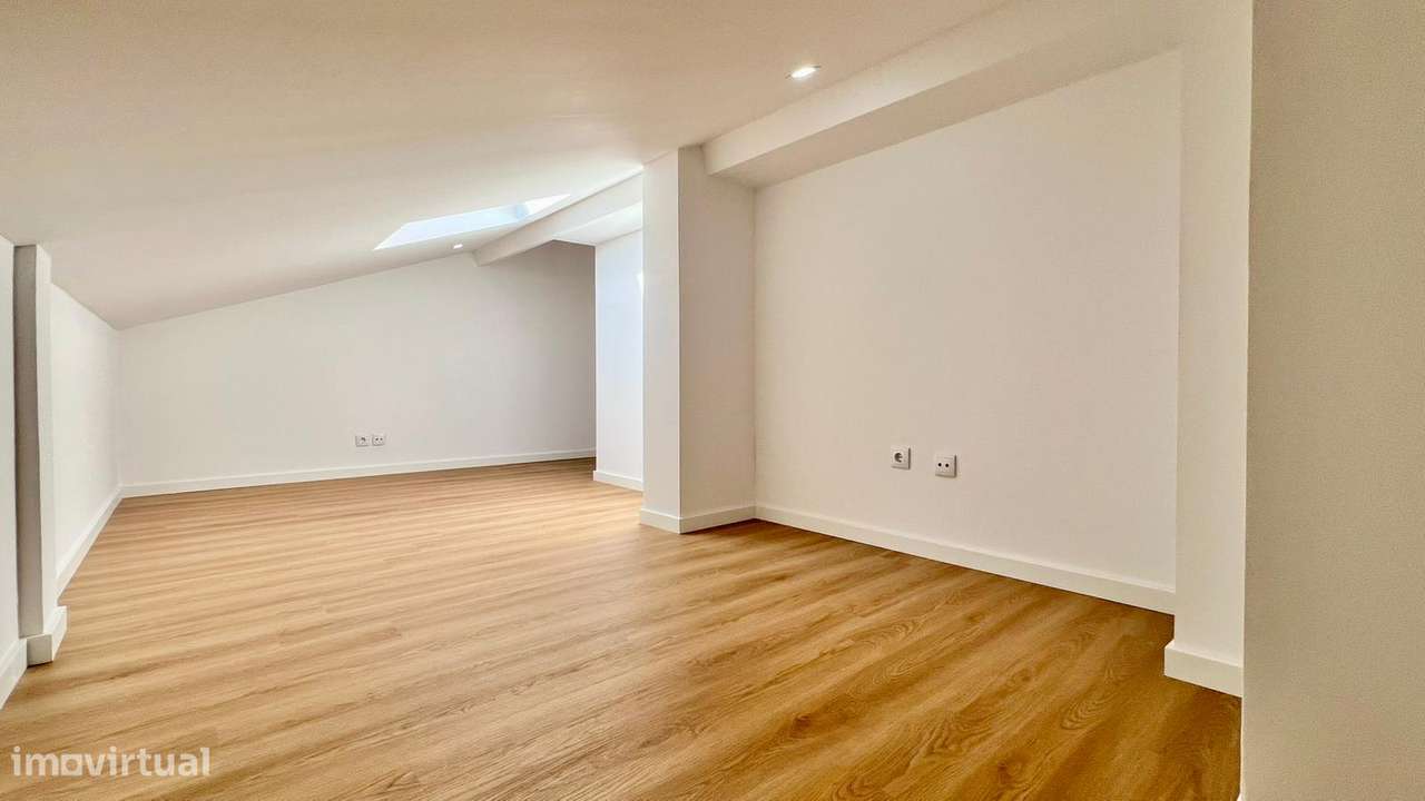 Apartamento T3+1 Duplex | 154 m² | Totalmente Remodelado | Queluz-31