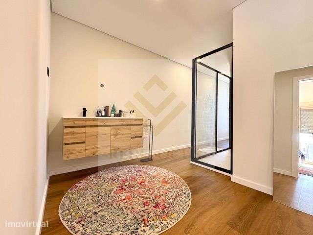 Moradia T4 de Luxo com Piscina e Jardim em Esmoriz-31