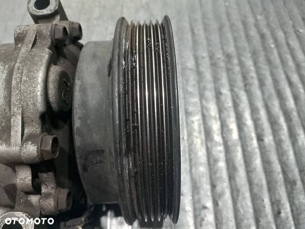 POMPA, SPRĘŻARKA KLIMATYZACJI RENAULT CLIO II 7700273801 1.9 DCI - 3