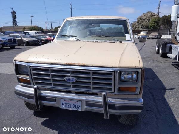 Ford Bronco - 1