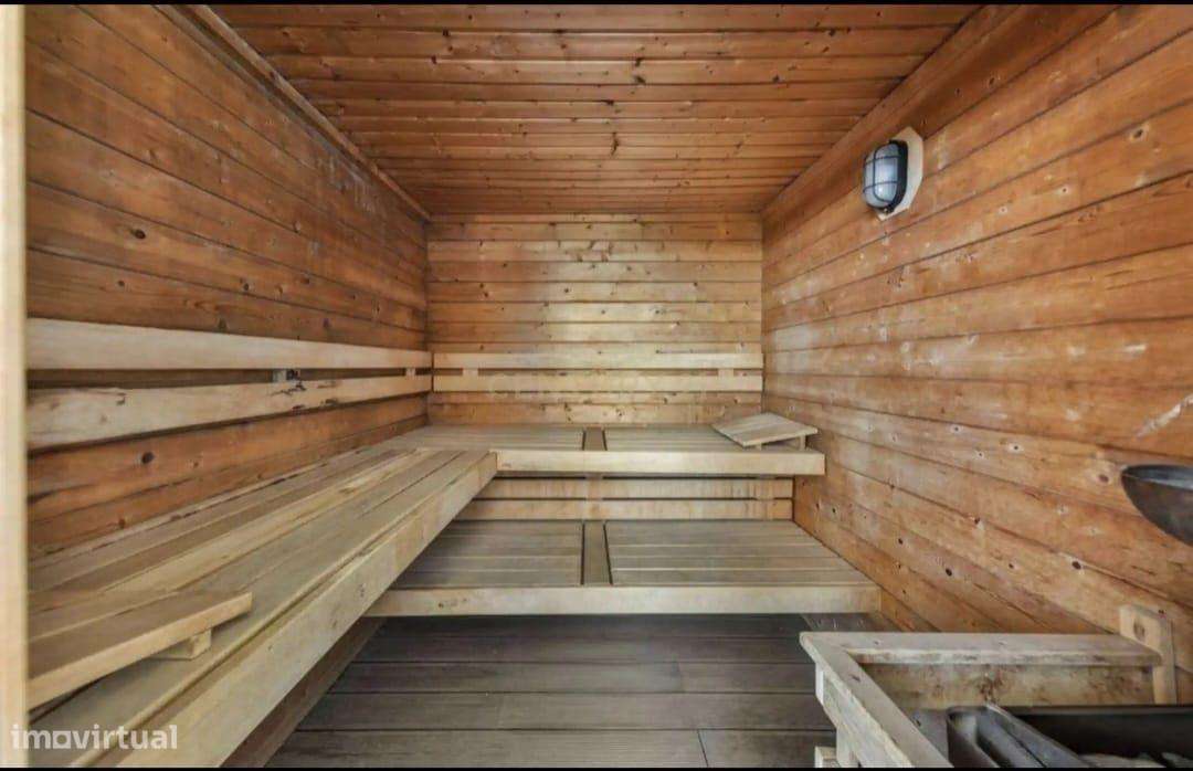 Moderna Moradia T4 com piscina e ginásio no Cerro Azul-17