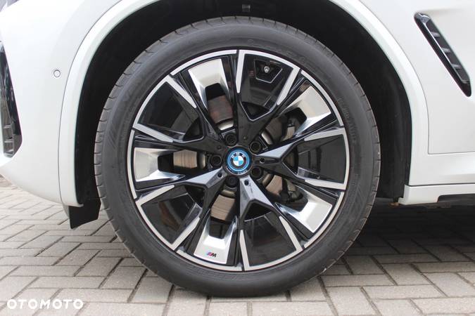 BMW iX3 - 4