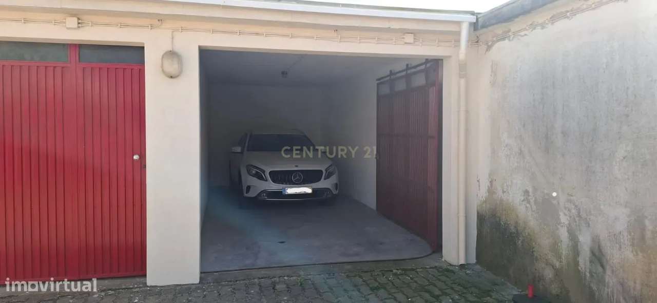 Garagem Fechada em Condomínio Privado a 200m da Praia /Aver o Mar - Pó-4