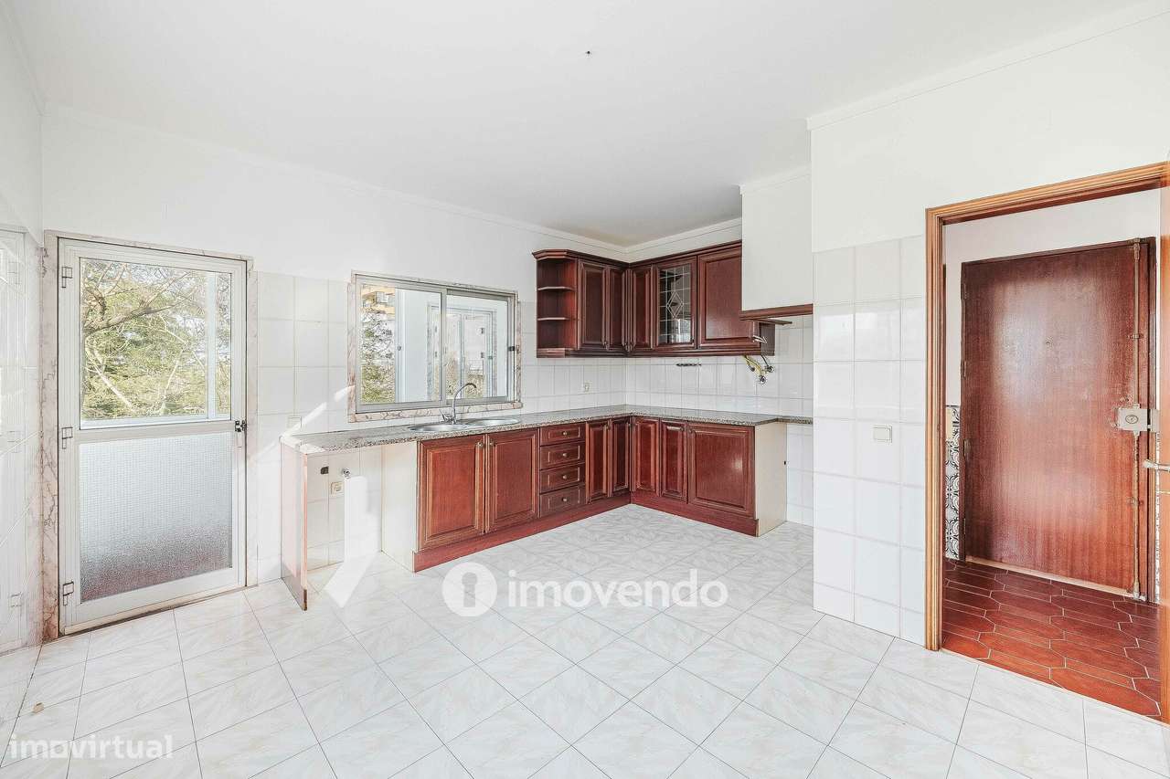 Apartamento T3 pronto a habitar, com áreas amplas, no centro de Mafra - Grande imagem: 4/52