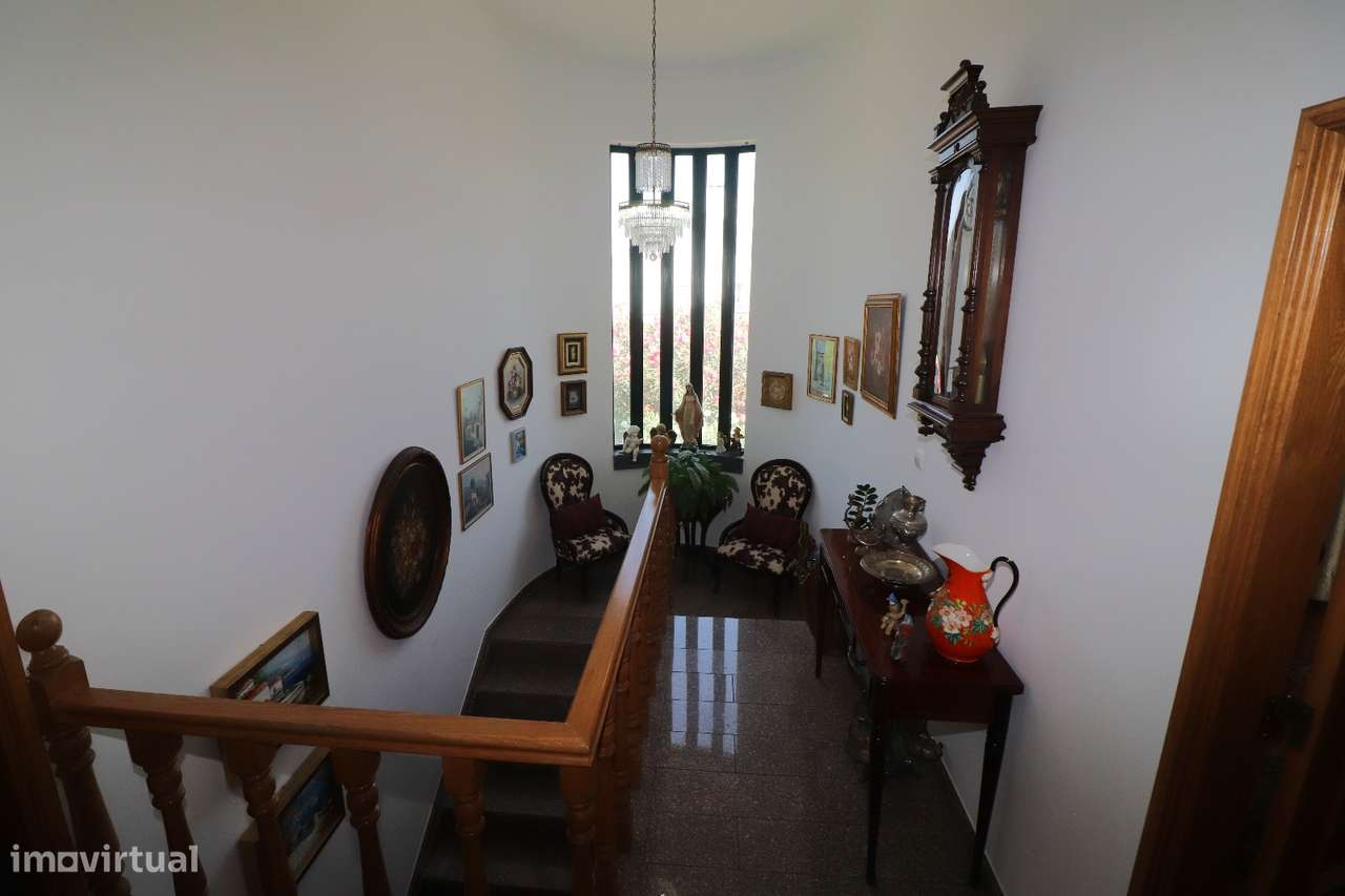 Moradia T4 com Piscina, Cave Ampla-48