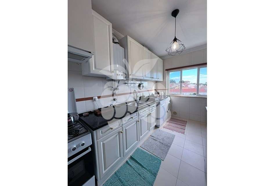 EXCELENTE T2  EM CARCAVELOS-5