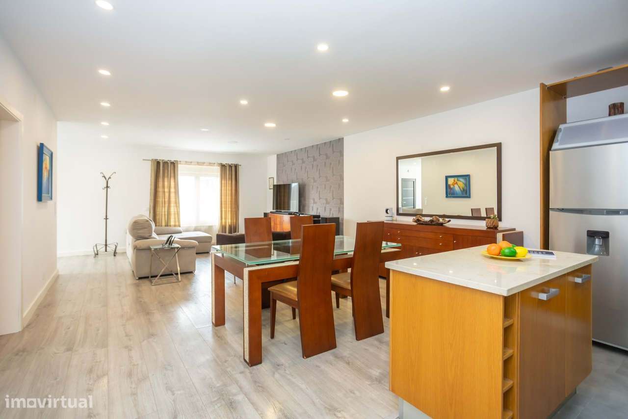 Moradia T5 com 223 m², Box e Sótão na Quinta da Peça, em Loures-7