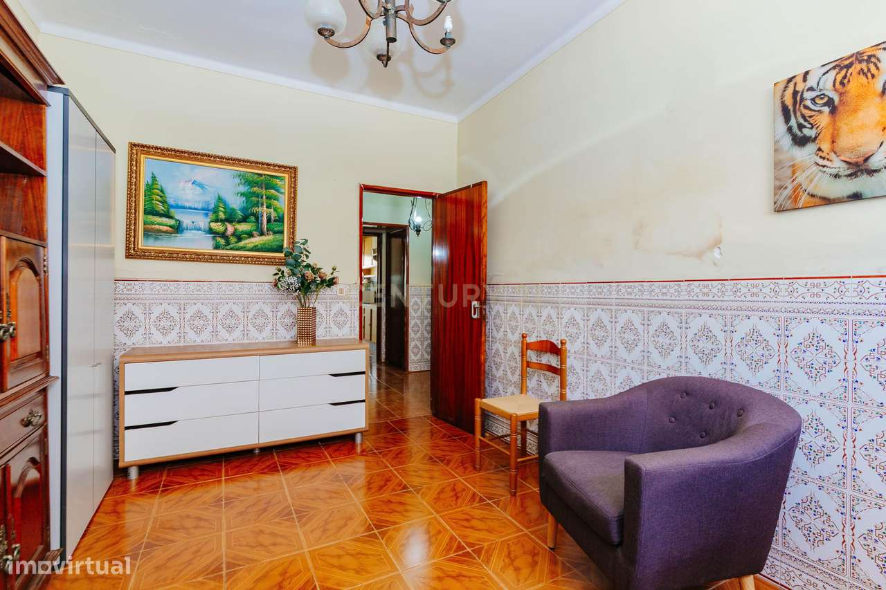 Apartamento T1 para Remodelação Total, Alto Seixalinho, Barreiro - Grande imagem: 3/12