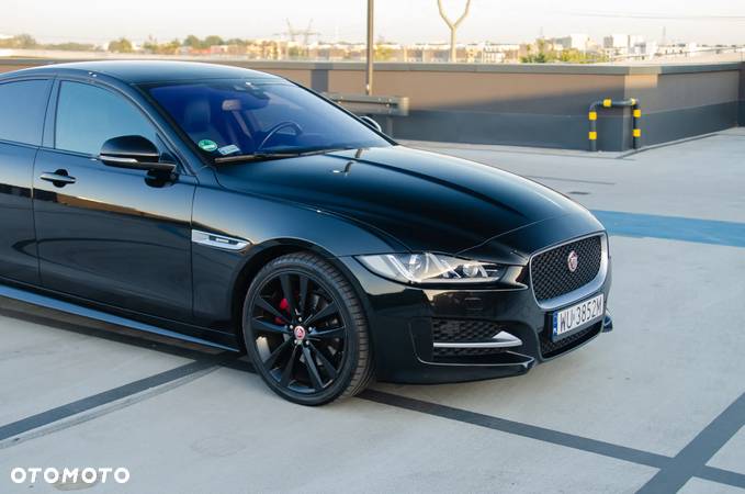 Jaguar XE 2.0 D AWD R-Sport - 3