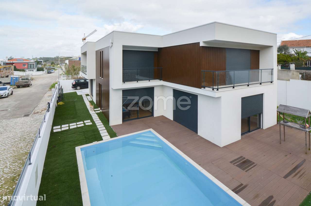 Espetacular Moradia T6 Moderna com Piscina e excelentes Áreas - Grande imagem: 4/34