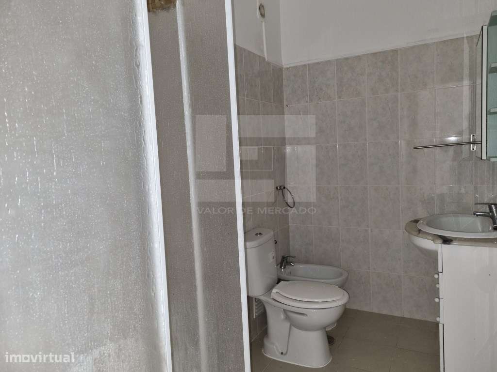 Apartamento T3 usado para venda em Mina de Água, Amadora.-8