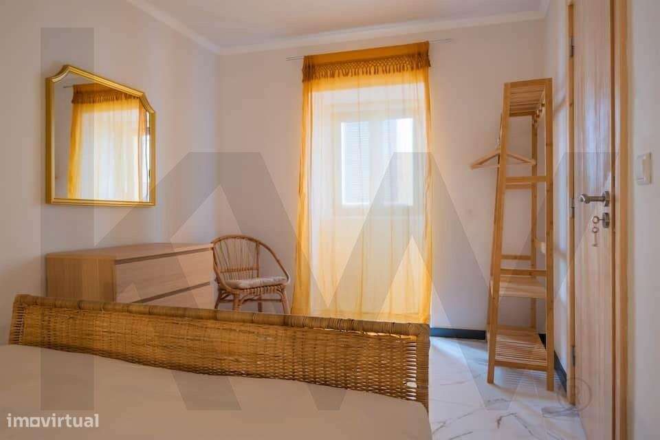 Moradia T5 com Licenciamento de Alojamento Local no Centro de Ponta De-6