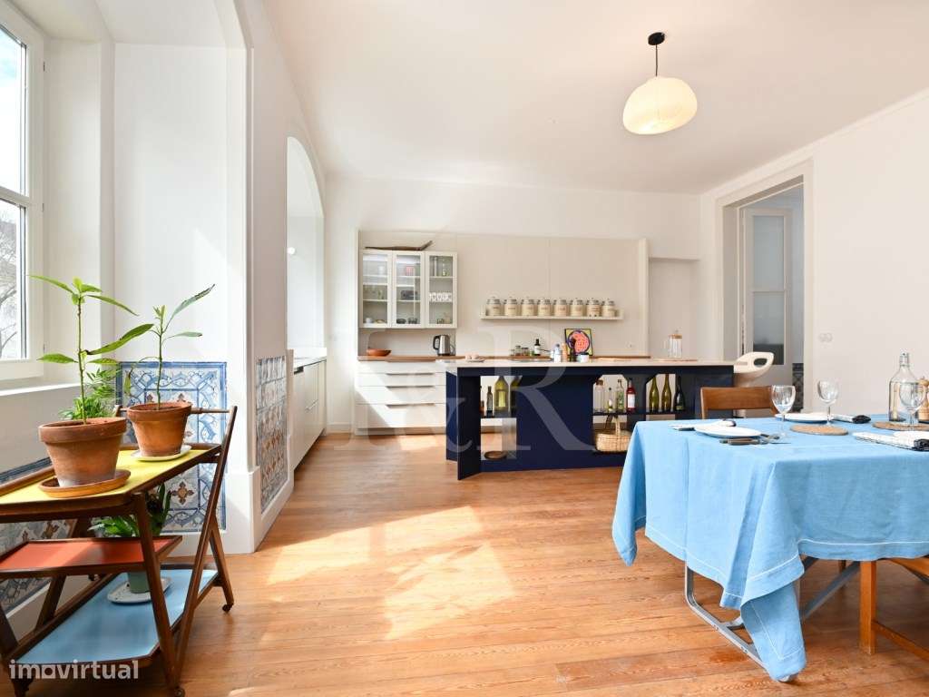Apartamento T3 renovado no centro histórico de Lisboa-10