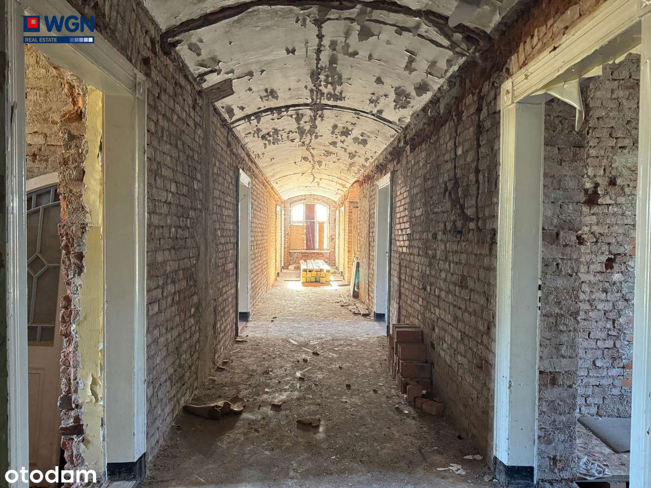 Zabytkowy pałac - dawny szpital - na sprzedaż.-4