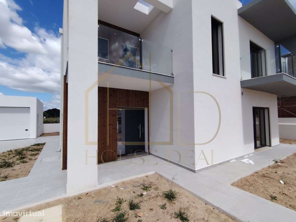 Magnífica Moradia T4 com Garagem e Piscina. Vendas de Azeitão-54