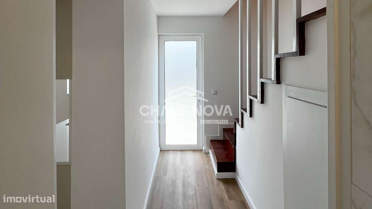 Moradia T2 Duplex na Cirvunvalação - Grande imagem: 4/11