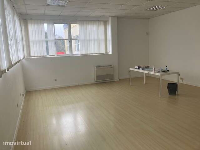 Armazém para arrendar na zona de Sintra, perto do Ral - Grande imagem: 4/7