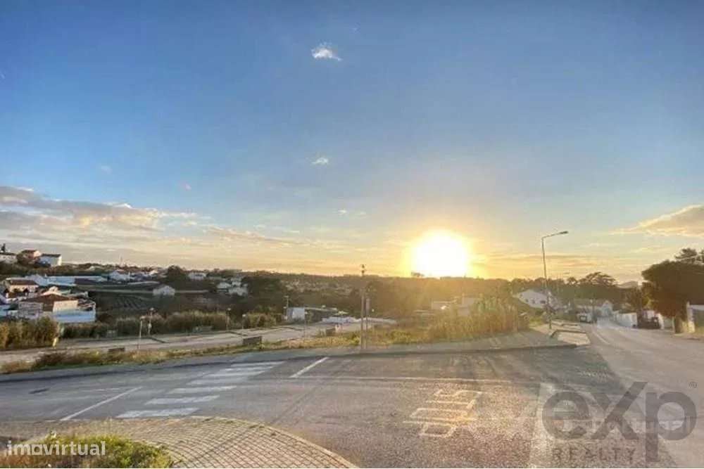 Lote de 239 m² para construção de moradia, perto do centro da Ericeira-2