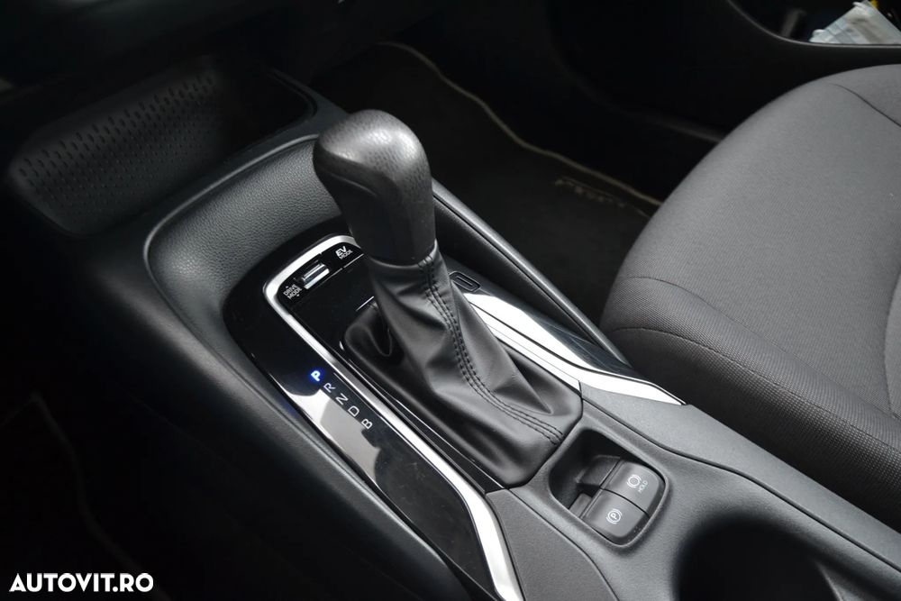 Toyota Corolla Sedan 1.8 Hybrid ECO HSD E-CVT 140 cp 33202 km - 18