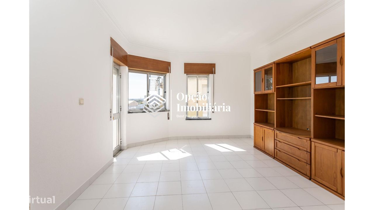 Apartamento T2 em Baixa da banheira