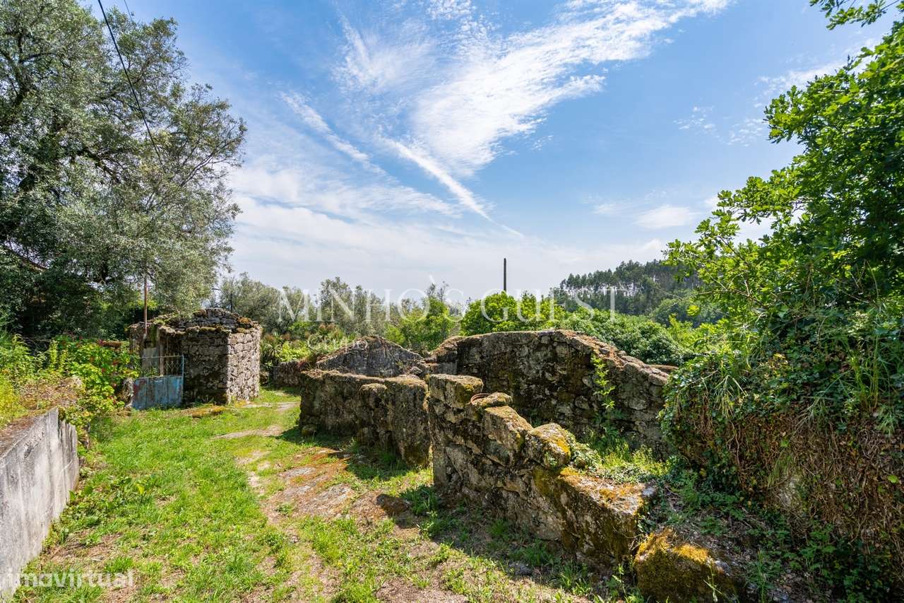 Terreno (700m2) c/ Ruína em Serzedelo – Póvoa de Lanhoso-20