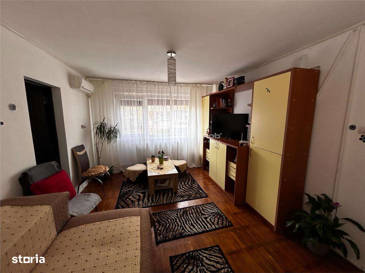 Resita, 2 Cam. Conf.2, Semidecom.,  Zona Comisariat - Imagine principală: 3/20