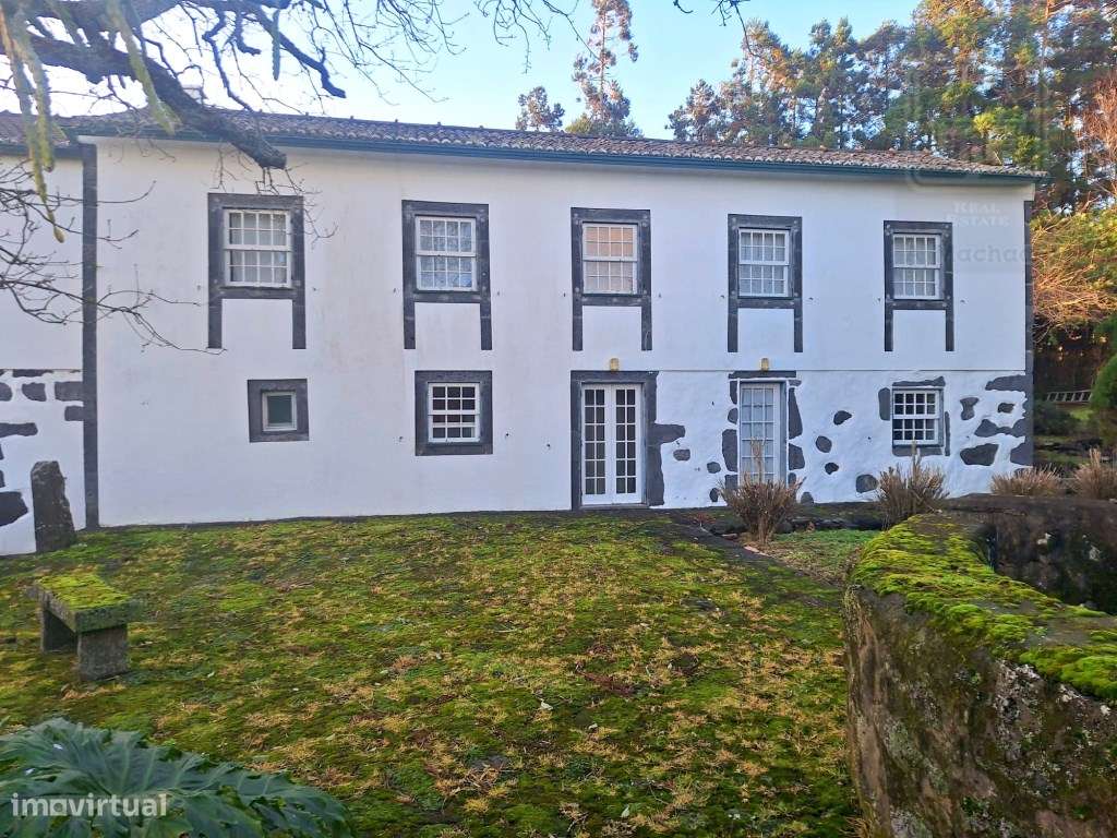 VENDA de AMPLA MORADIA ISOLADA com VASTO JARDIM e TERRENO - Horta, ... - Grande imagem: 5/60