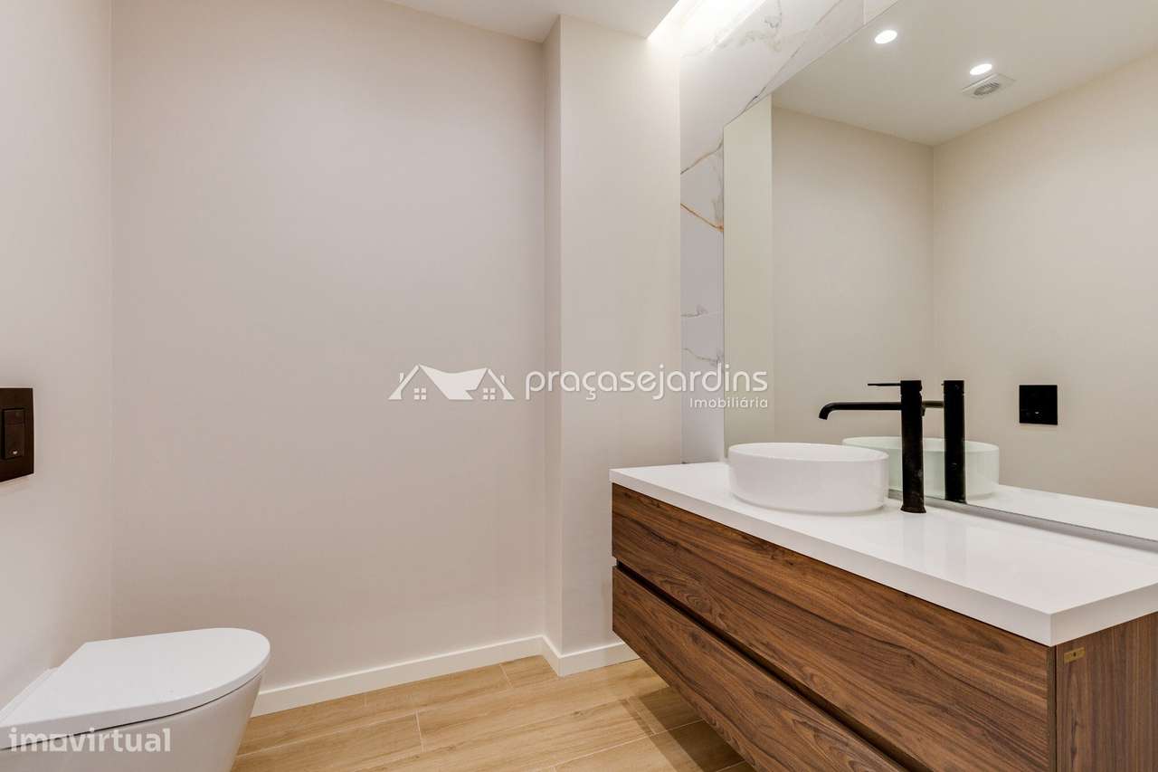 Moradia T3 de Arquitetura Moderna com Jardim e Garagem-20