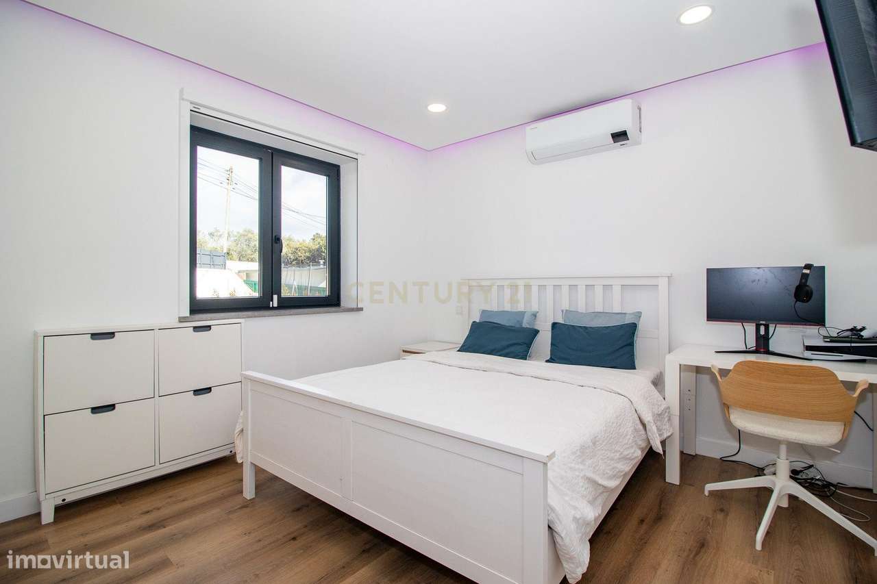 Vivendo o Sonho: Luxuosa Moradia T5 em Albarraque com Espaço de Lazer-30