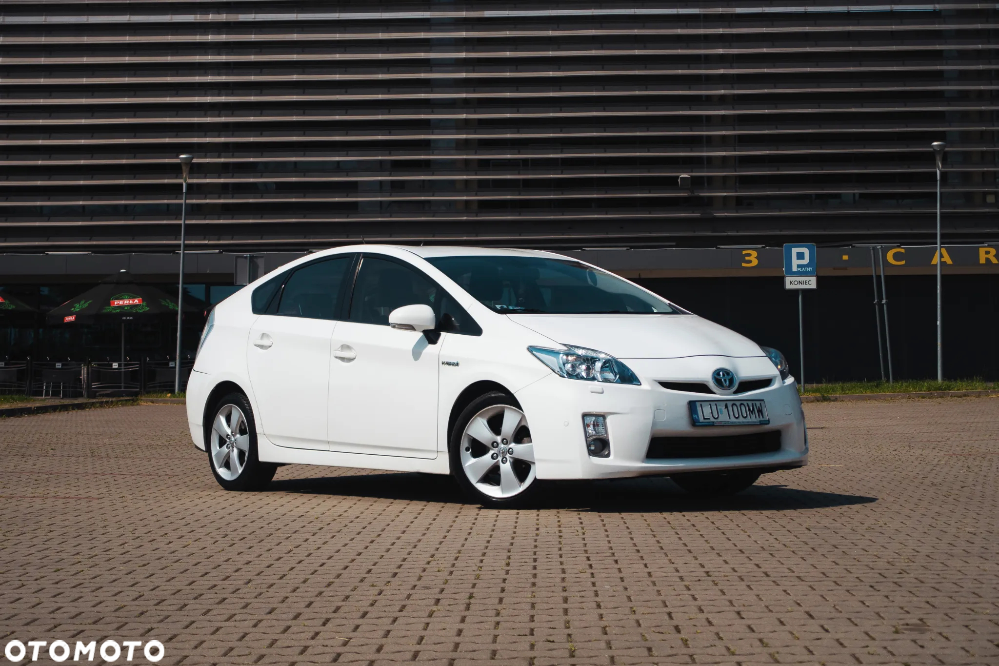 Toyota Prius (Hybrid) - 3