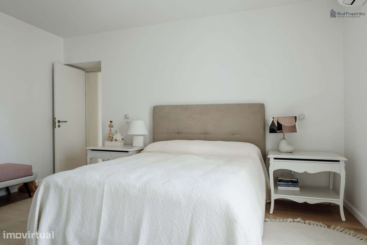 Elegante Moradia T3 Renovada com Vistas Panorâmicas em Alvor-6