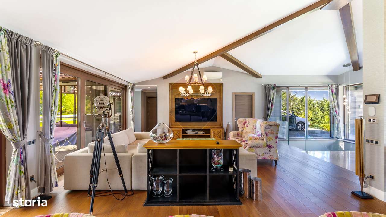 Reședință modernă, pe un singur nivel | Piscină spectaculoasă - Imagine principală: 1/20