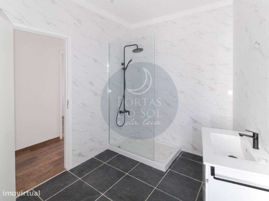 Moradia V2 c/ Loja e Terraço-9