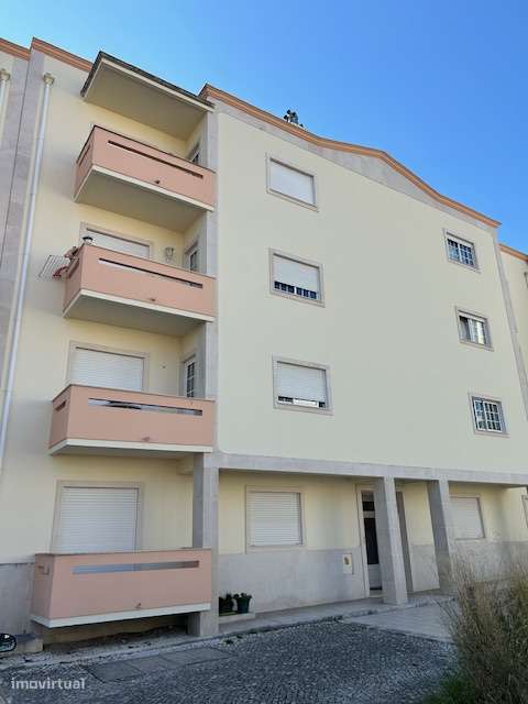 Apartamento T3 c/ terraço e garagem em Leiria-12