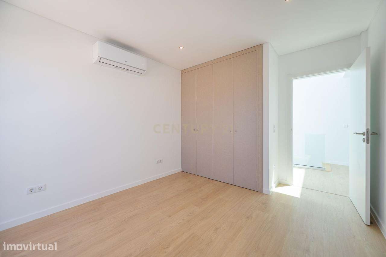 Sintra - Bolembre , moradia T4 nova, construção moderna e linhas conte-41