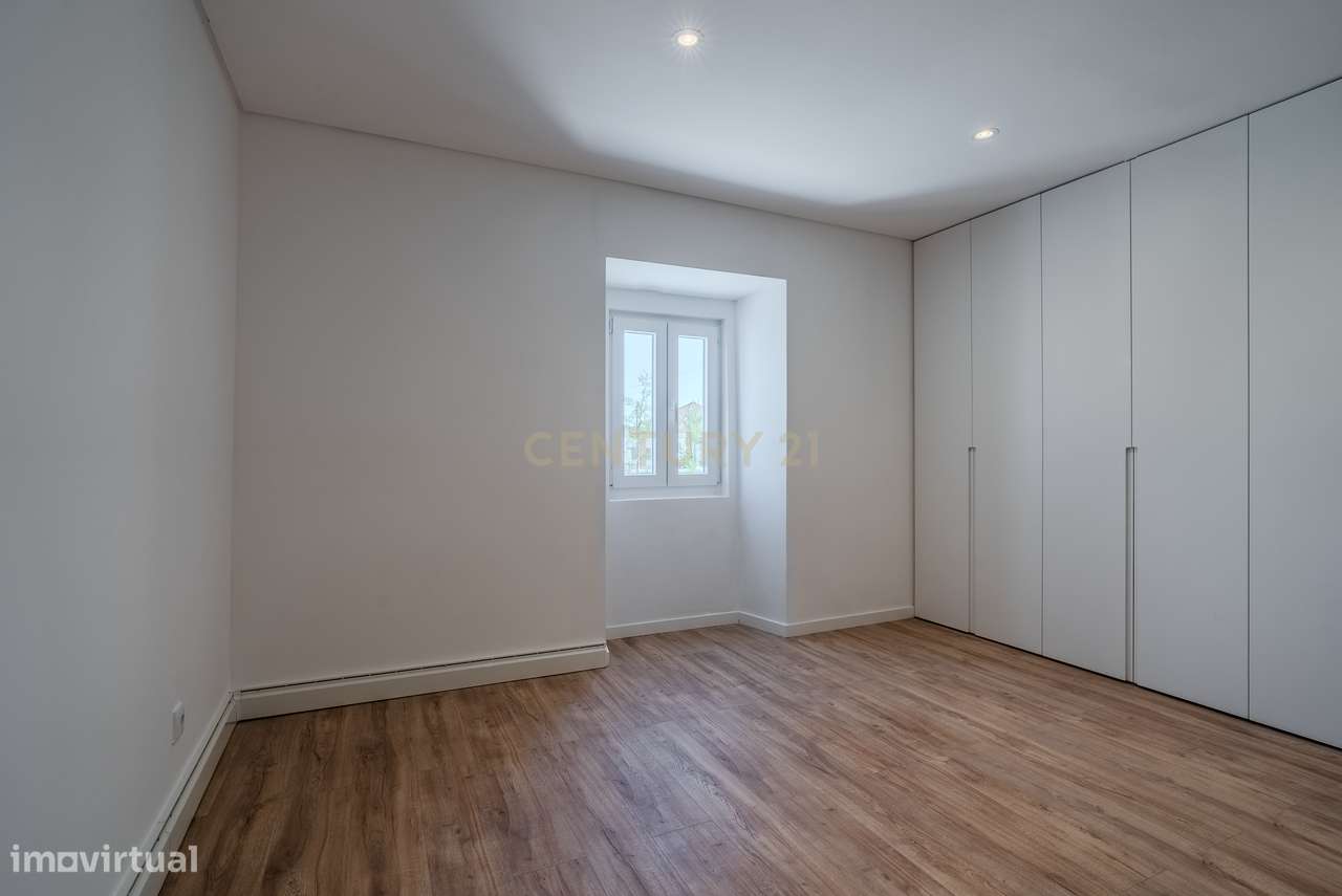 Moradia Térrea T4 totalmente renovada, com piscina, espaço exterior e-23