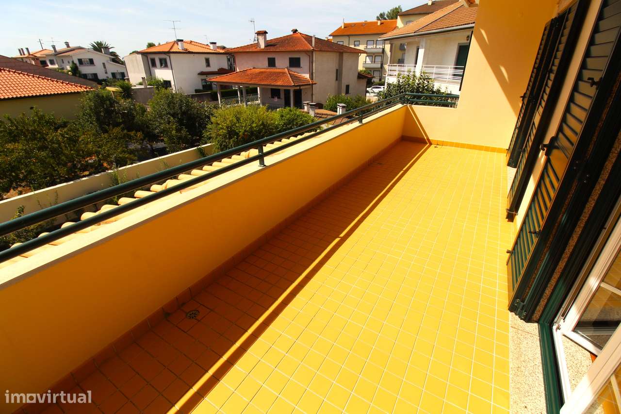 Elegante Moradia T4 Familiar-38