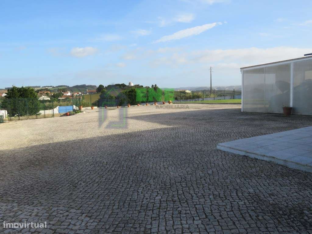 Moradia T5 Isolada em Barril-7