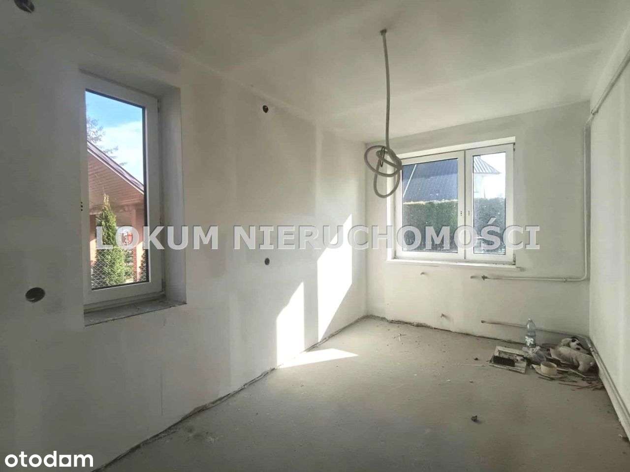 Dom z garażem dwustanowiskowym, 2,5km od runku.-9