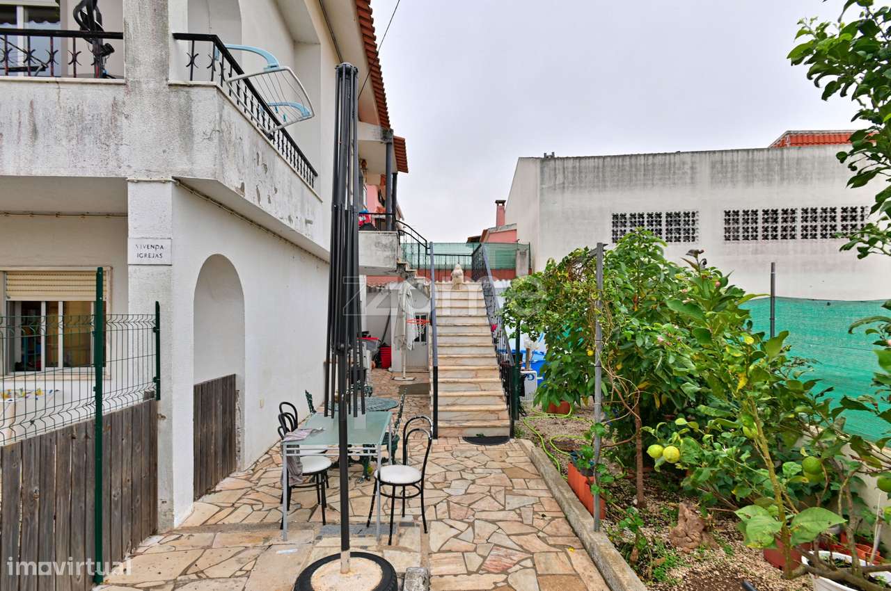 Moradia T4+2 com sótão, garagem e anexo em Matos Cheirinhos - Grande imagem: 4/49