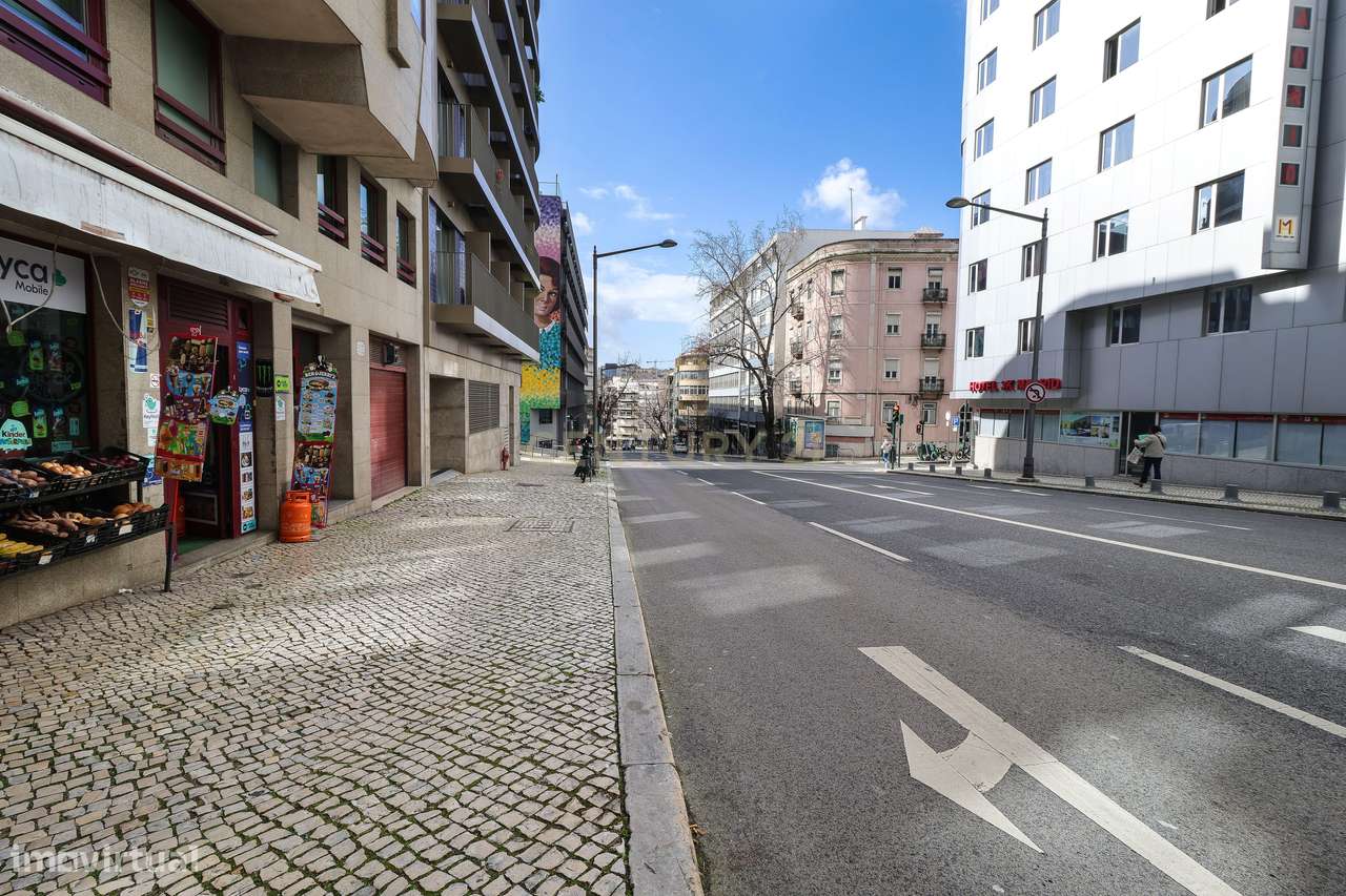Loja com 273 m² terraço e 2 lugares de estacionamento – Zona Marquês d - Grande imagem: 4/26