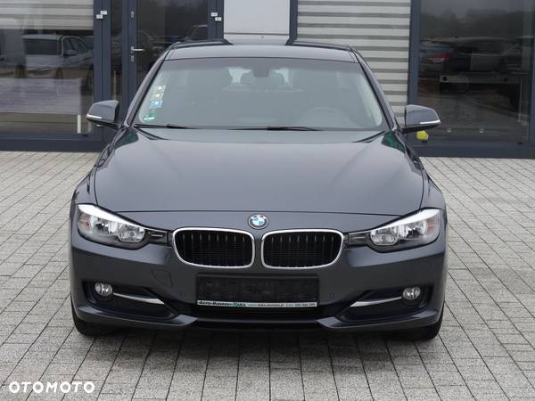 BMW Seria 3 320i Efficient Dynamics Edition Sport Line - 4