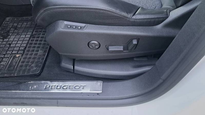 Peugeot 3008 1.6 PureTech GPF GT Line S&S EAT8 - 34
