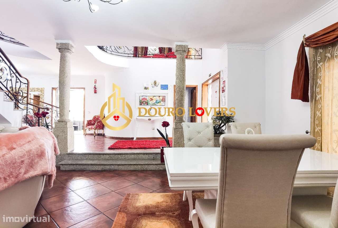 Moradia T4 com Piscina e Jardim em Ferreira - Paços de Ferreira-7