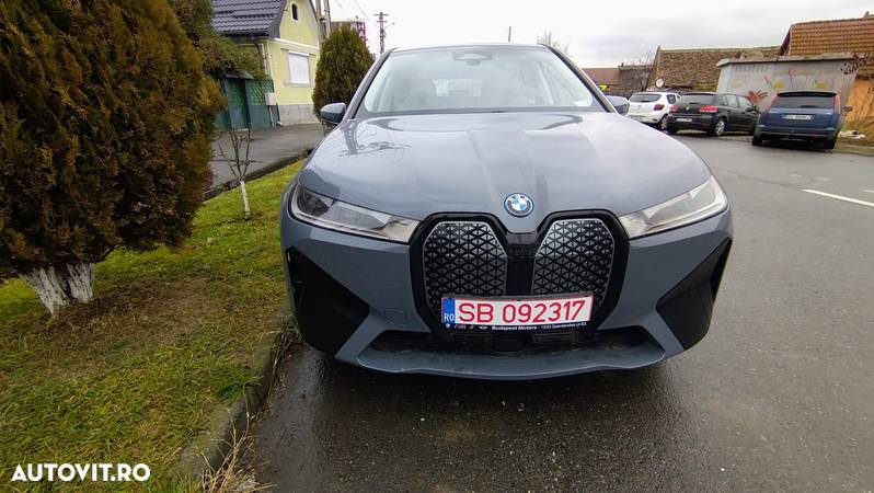 BMW iX xDrive40 - 2