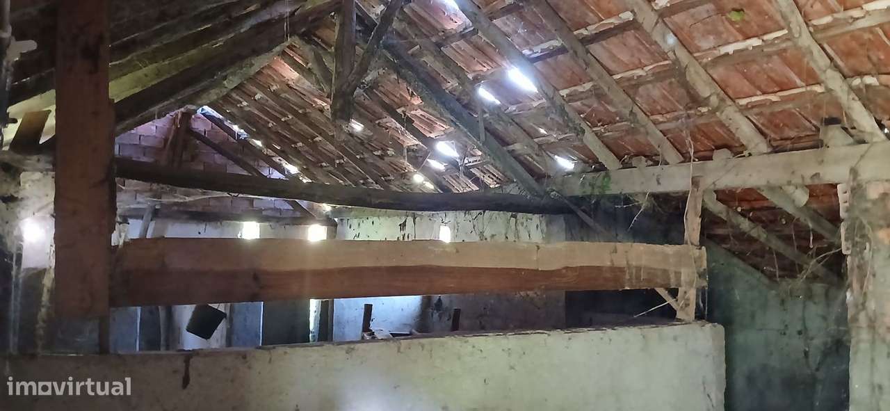 Quinta para restaurar na freguesia de Chãos-34